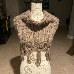 NWT AMERICAN EAGLE SHAWL/ SWEATER SCARF